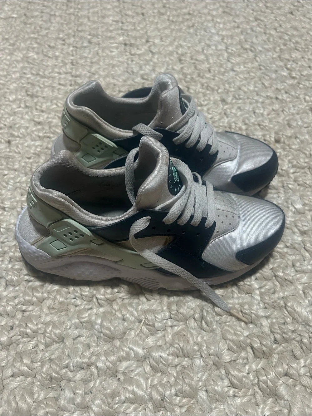 Nike Women's Athletic Shoes Silver Black Mint